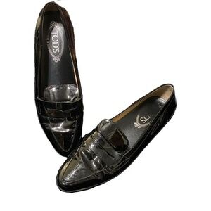 TOD’S Women 38 Shiny Black Leather Loafers